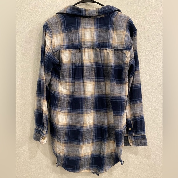 Distressed plaid flannel from American Eagle - Picture 3 of 3